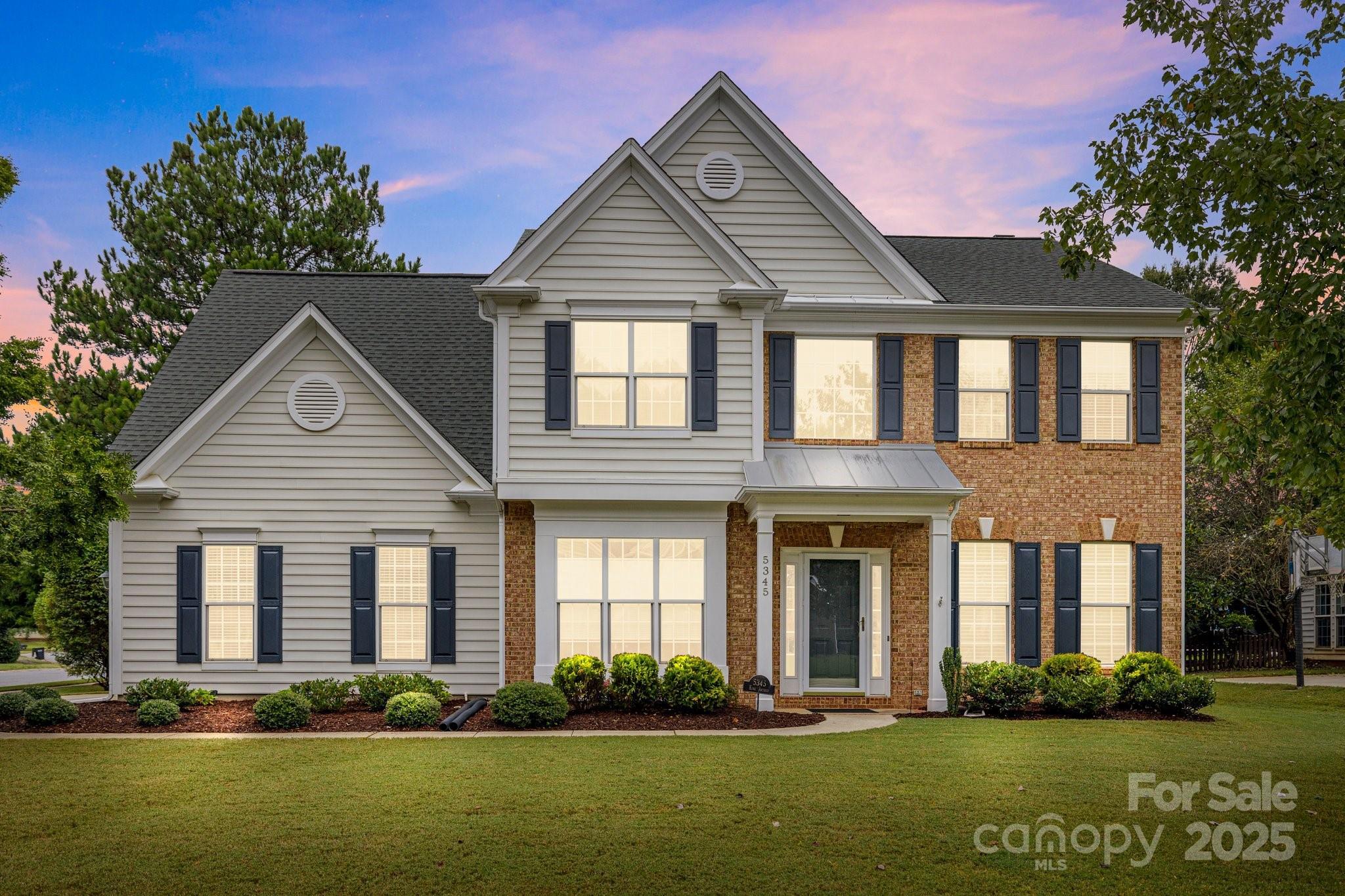 King Arthur Dr, Charlotte, NC 28277