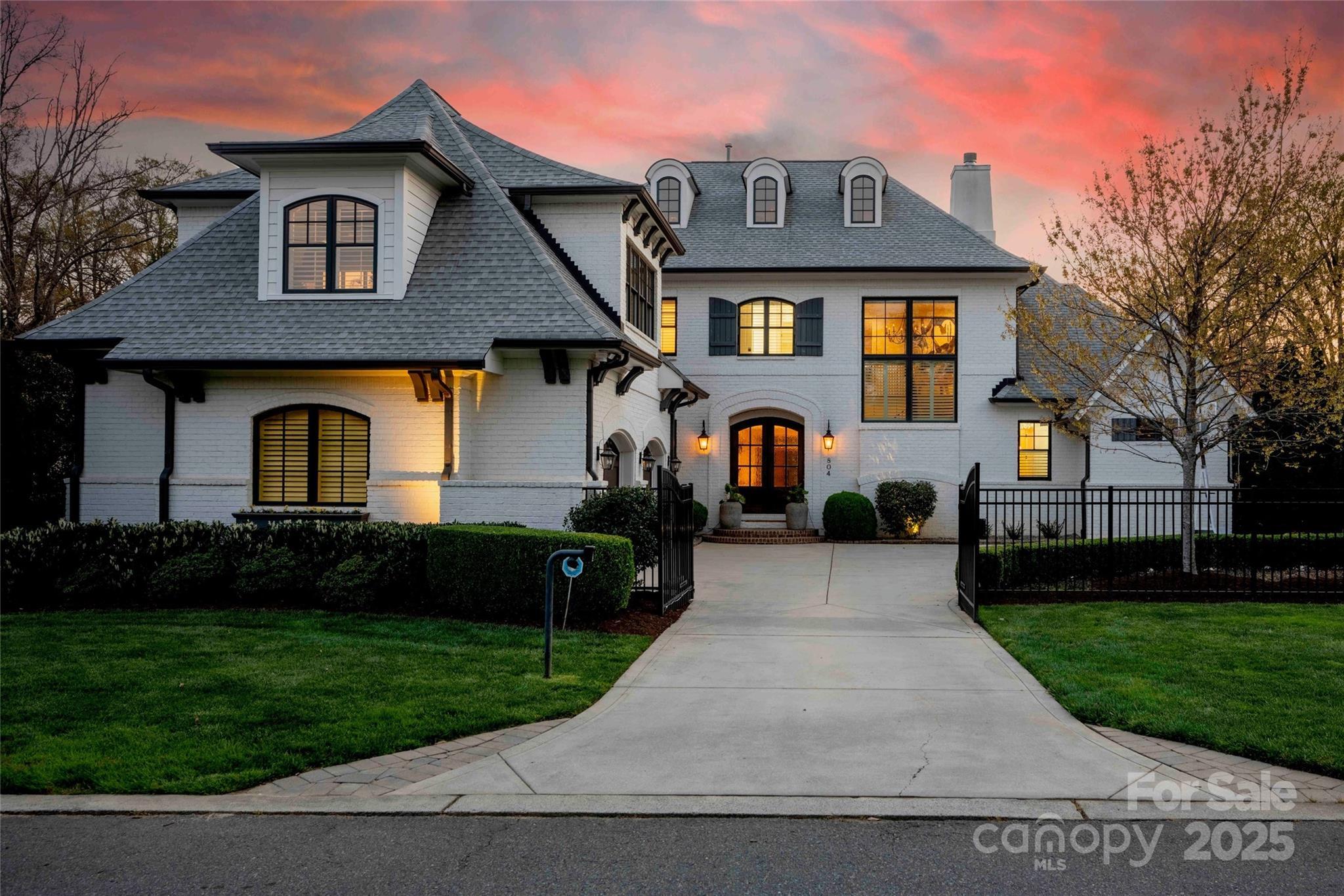 Huntington Park Dr, Charlotte, NC 28211