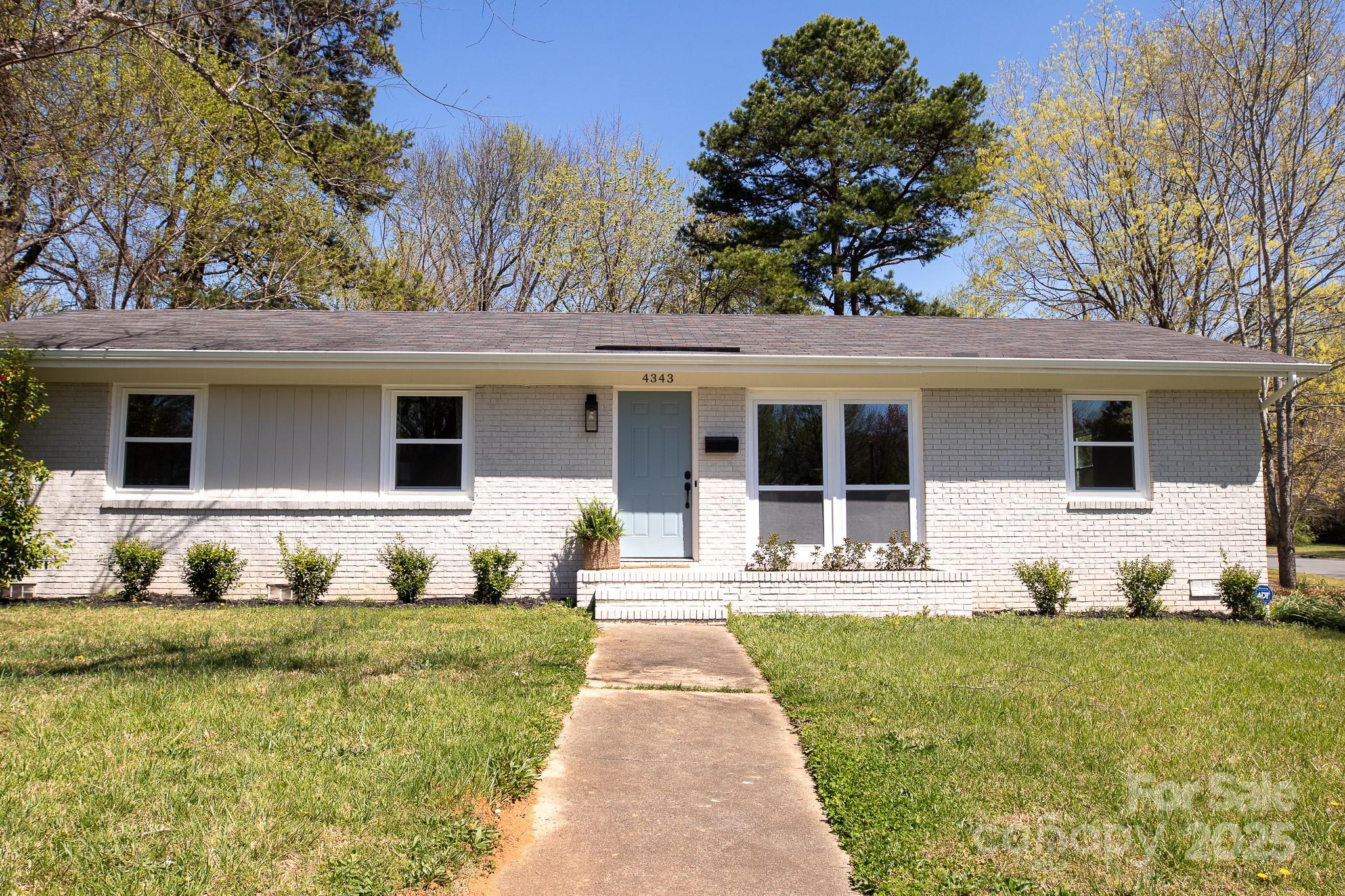 Dowling Dr, Charlotte, NC 28205