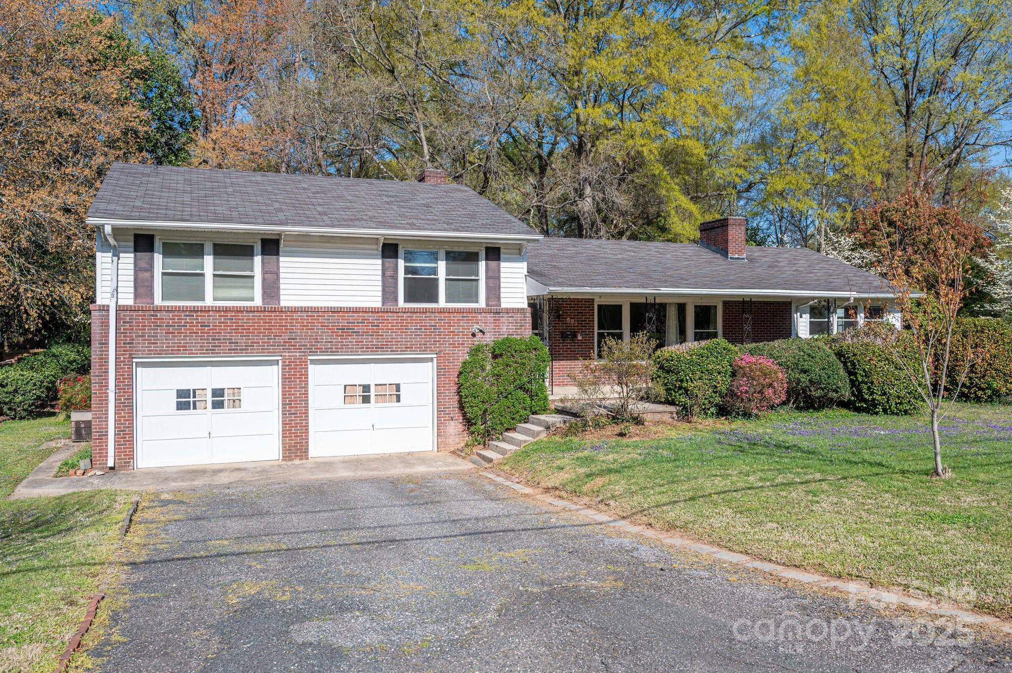Hawthorne Ln, Gastonia, NC 28054
