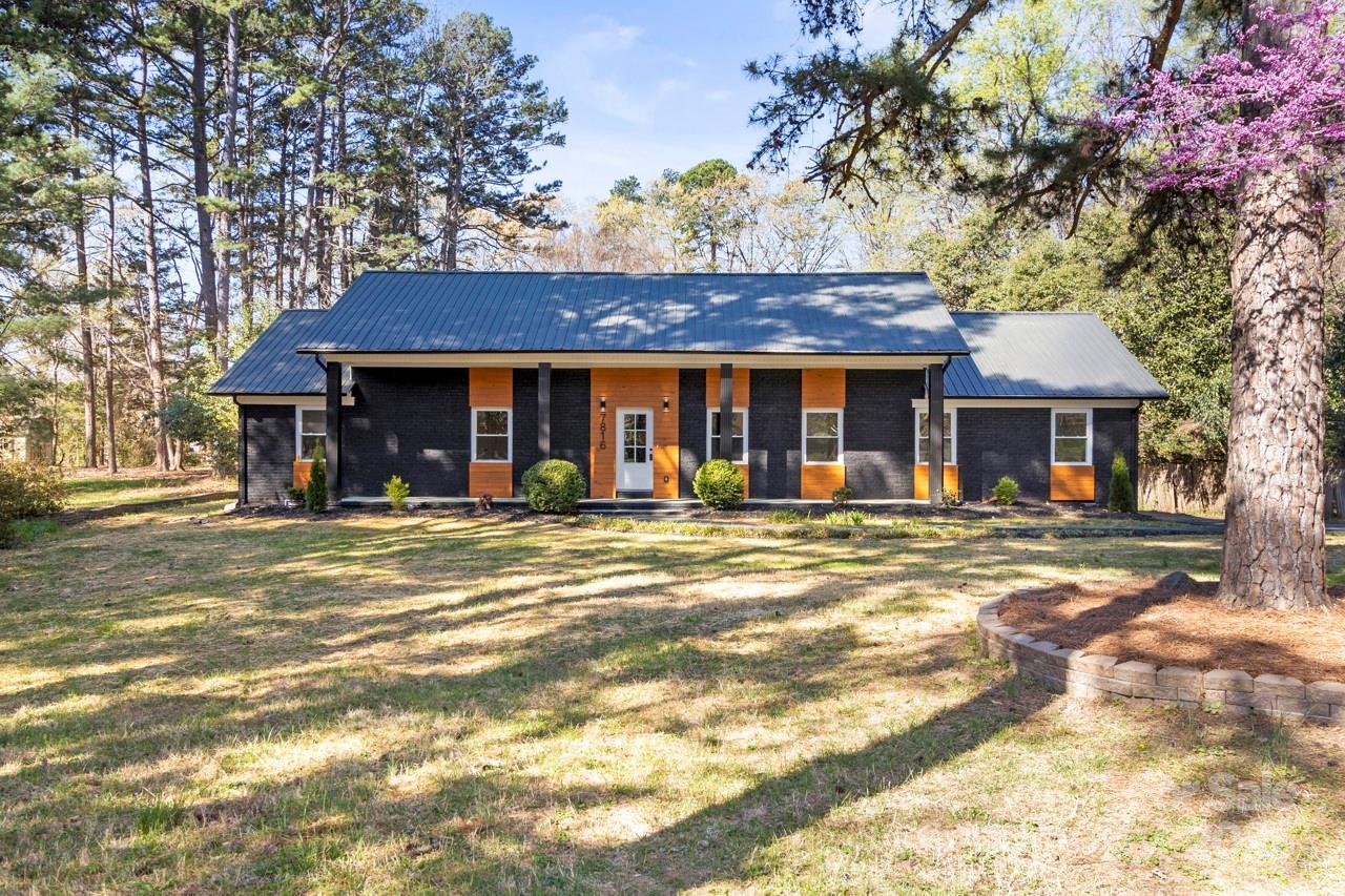 Wallace Ln, Charlotte, NC 28212