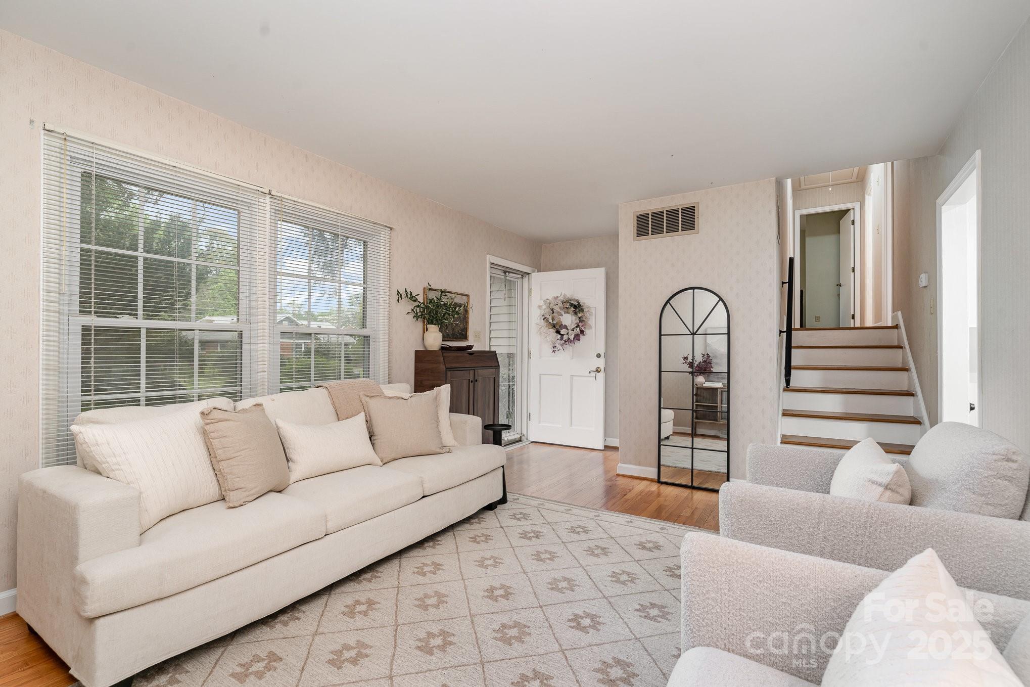 Glenbrier Dr, Charlotte, NC 28212
