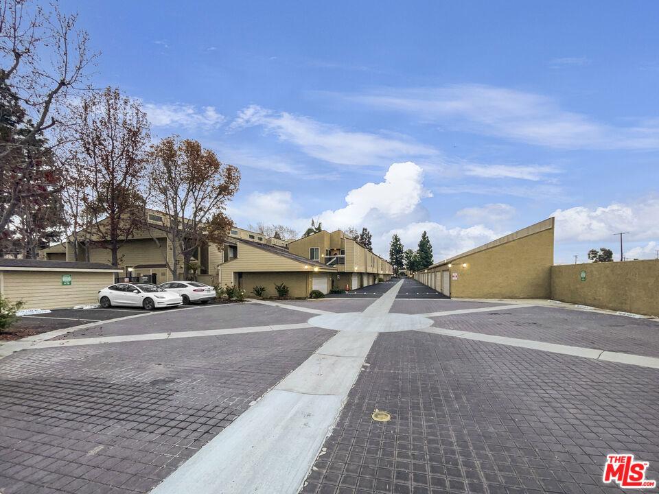 Twin Lakes Dr, Cypress, CA 90630
