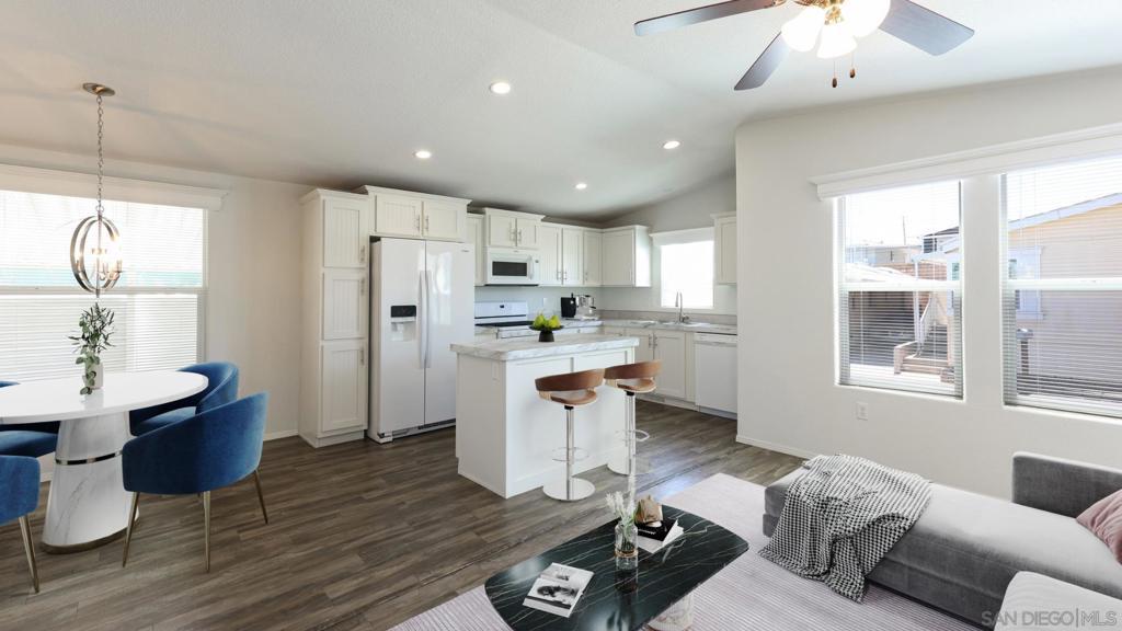 Hummingbird Ln, Oceanside, CA 92057