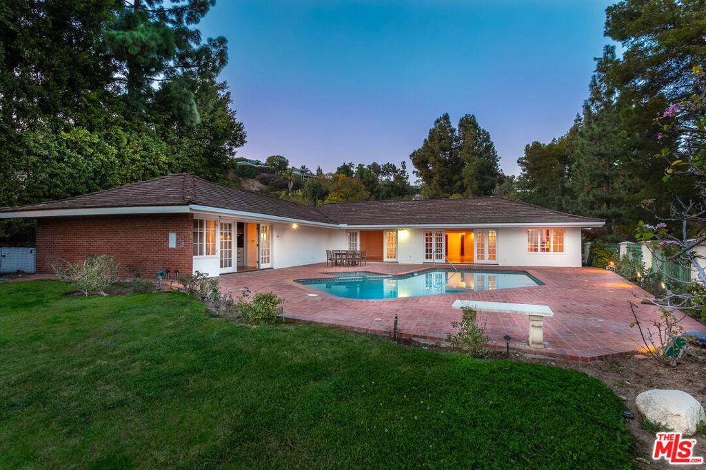 Leslie Ln, Beverly Hills, CA 90210