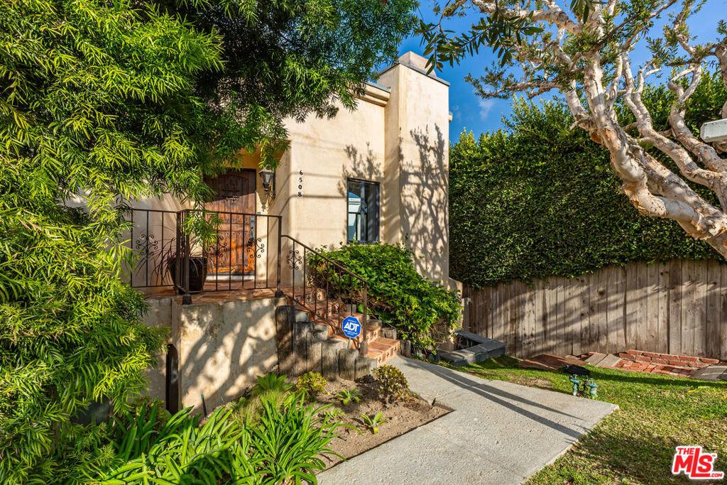 Dume Dr, Malibu, CA 90265