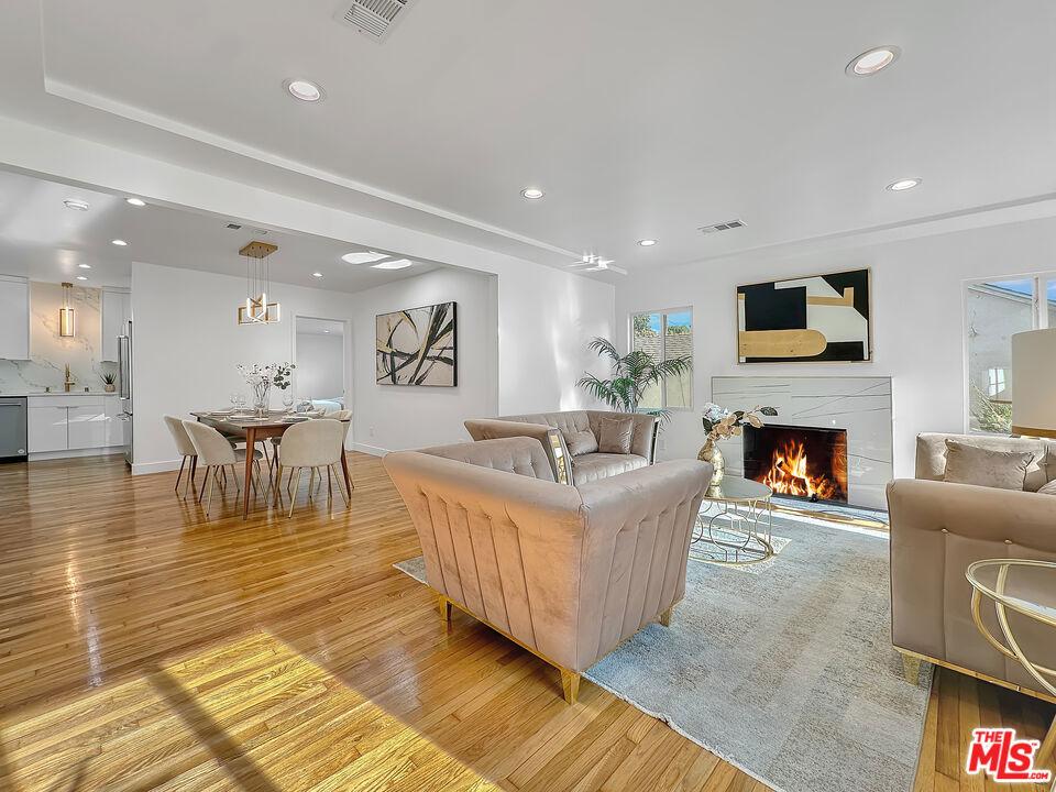 Marburn Ave, Los Angeles, CA 90043