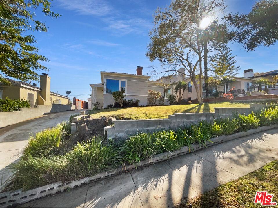 W 63rd St, Los Angeles, CA 90043