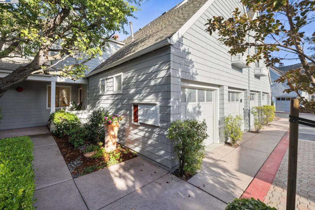 Mendocino Way, Redwood City, CA 94065
