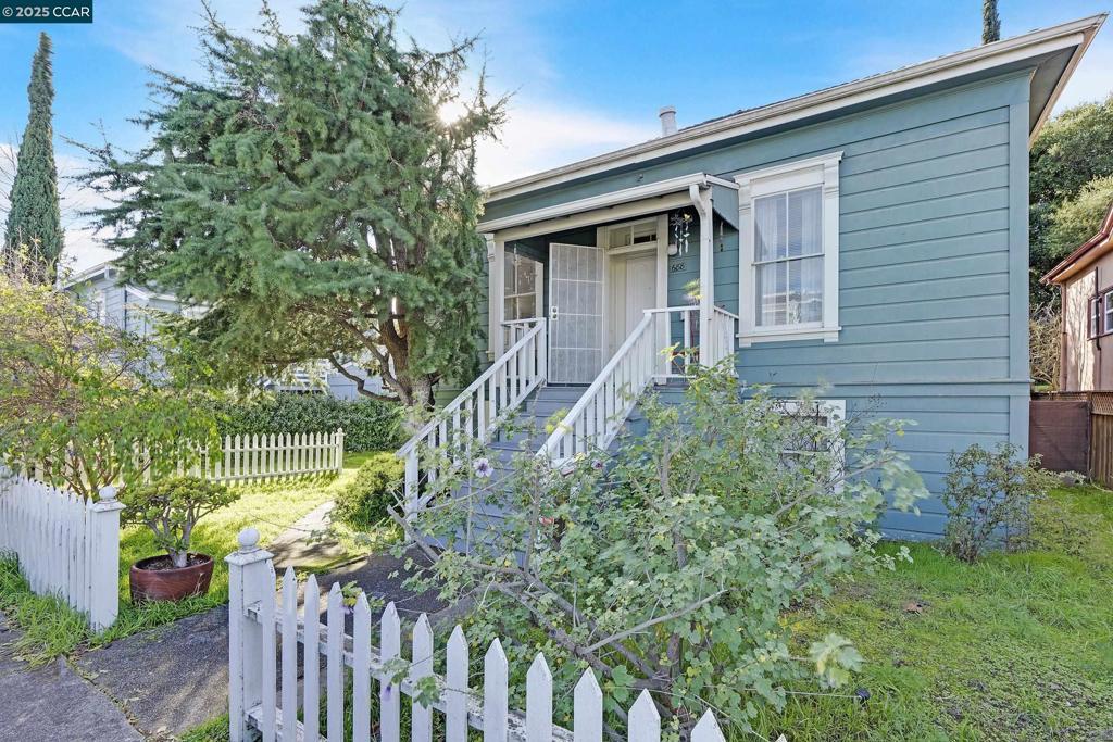 Quinan St, Pinole, CA 94564