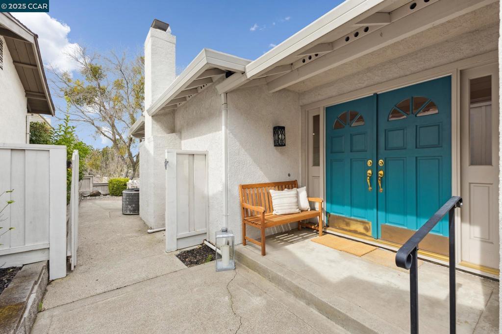 Paradise Valley Ct S, Danville, CA 94526