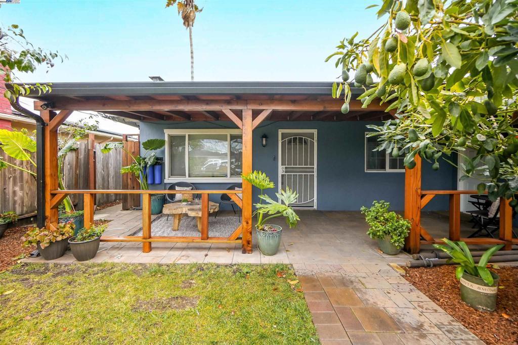 Thelma St, Hayward, CA 94541