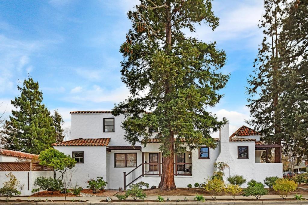 Iris St, Redwood City, CA 94062