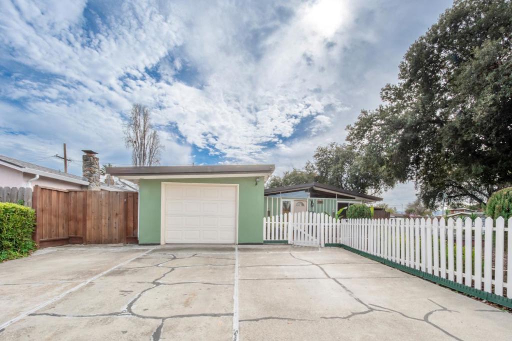 Lakemuir Dr, Sunnyvale, CA 94089