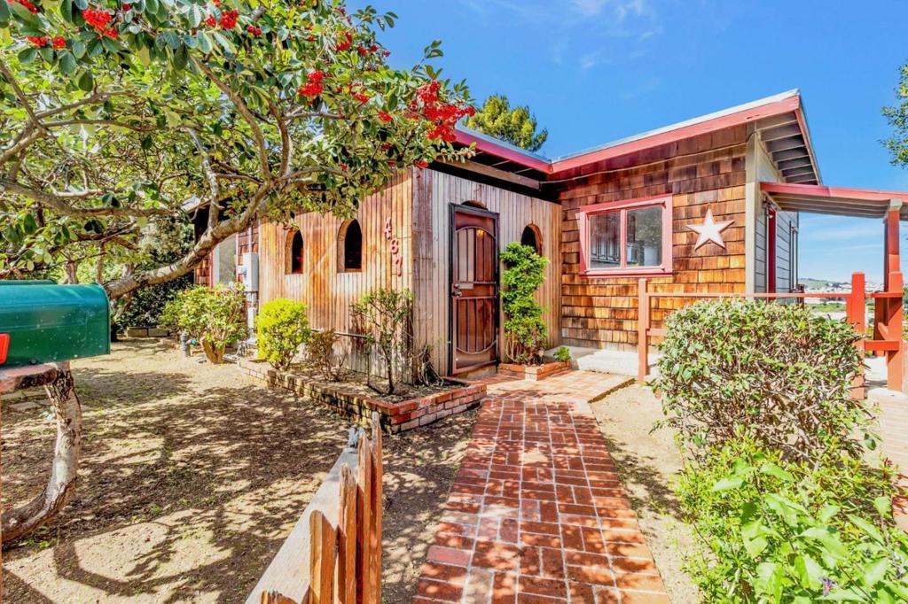 Sierra Point Rd, Brisbane, CA 94005