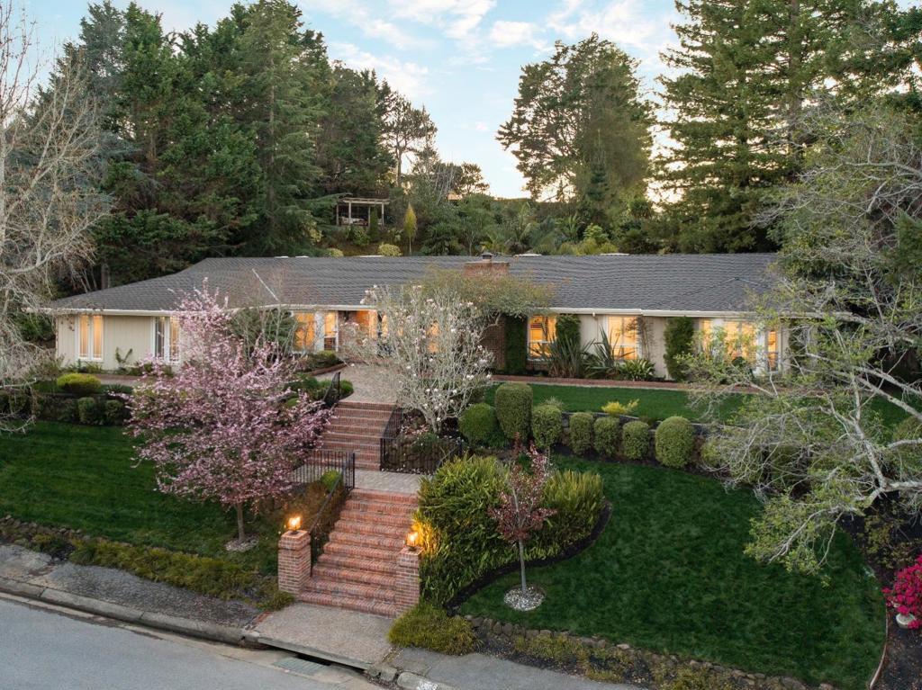 Sugar Hill Dr, Hillsborough, CA 94010