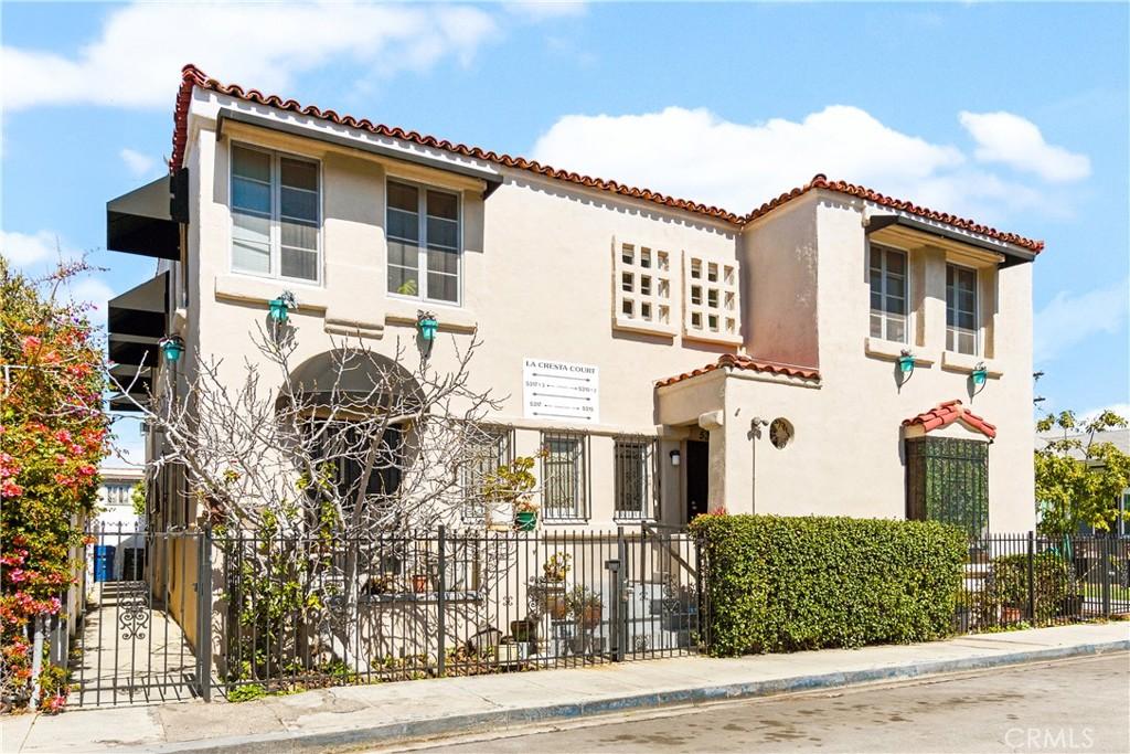 La Cresta Ct, Los Angeles, CA 90038