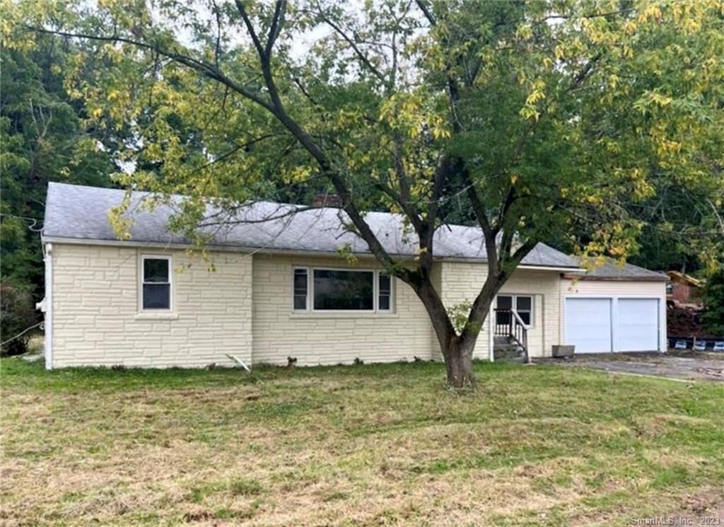 Ann Pl, Meriden, CT 06450