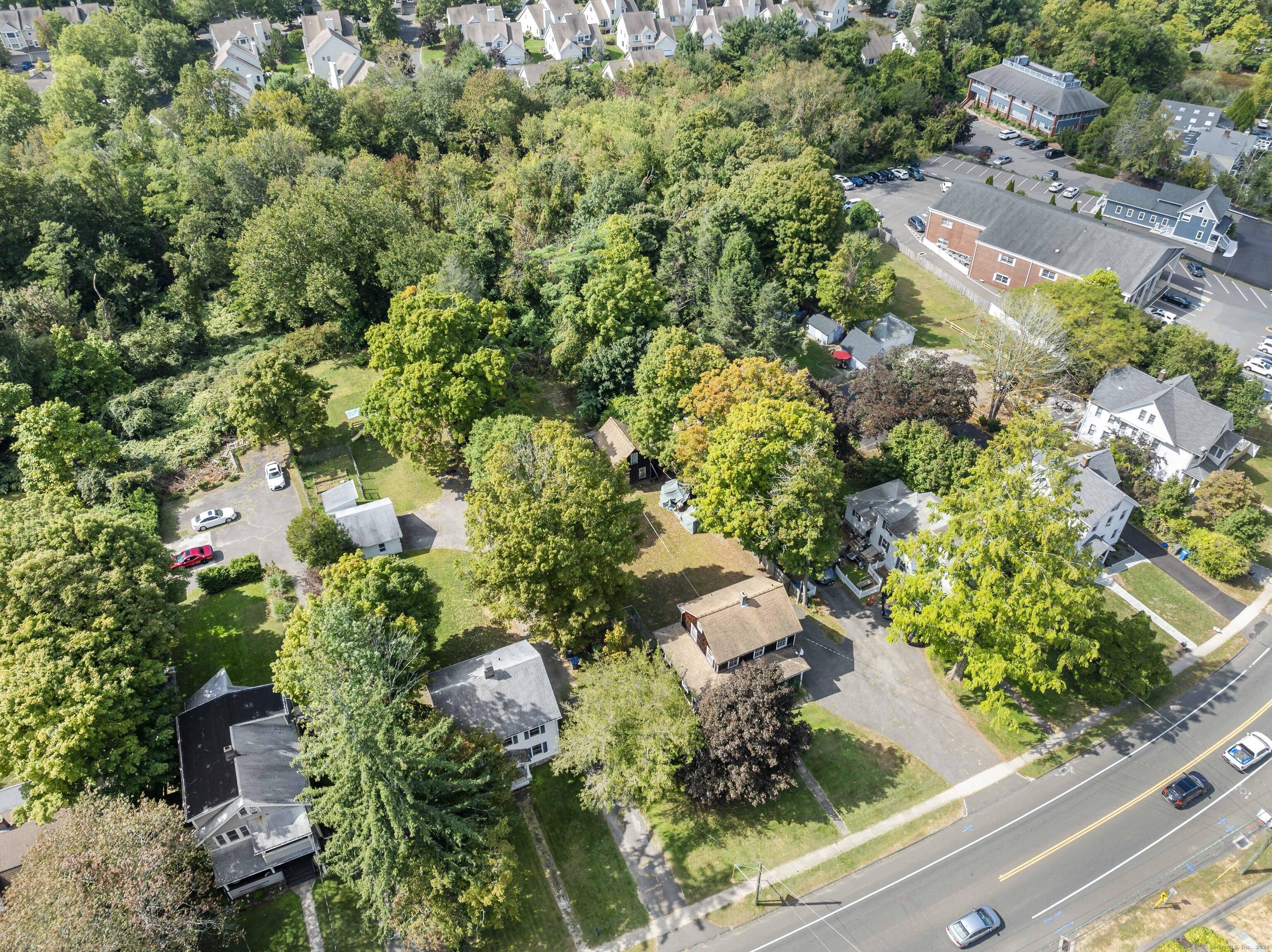 Main St, Trumbull, CT 06611