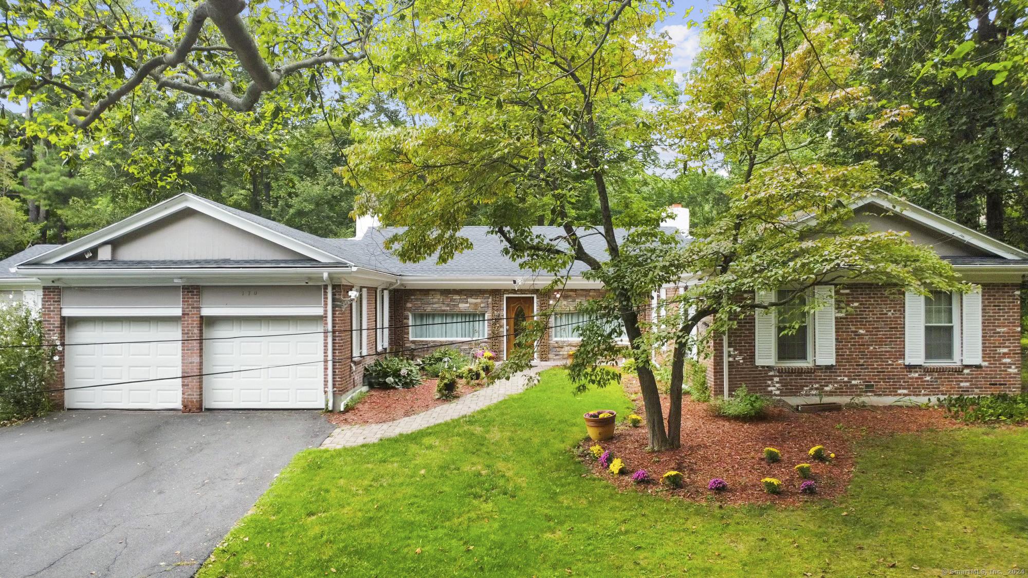 Hunter Dr, West Hartford, CT 06107