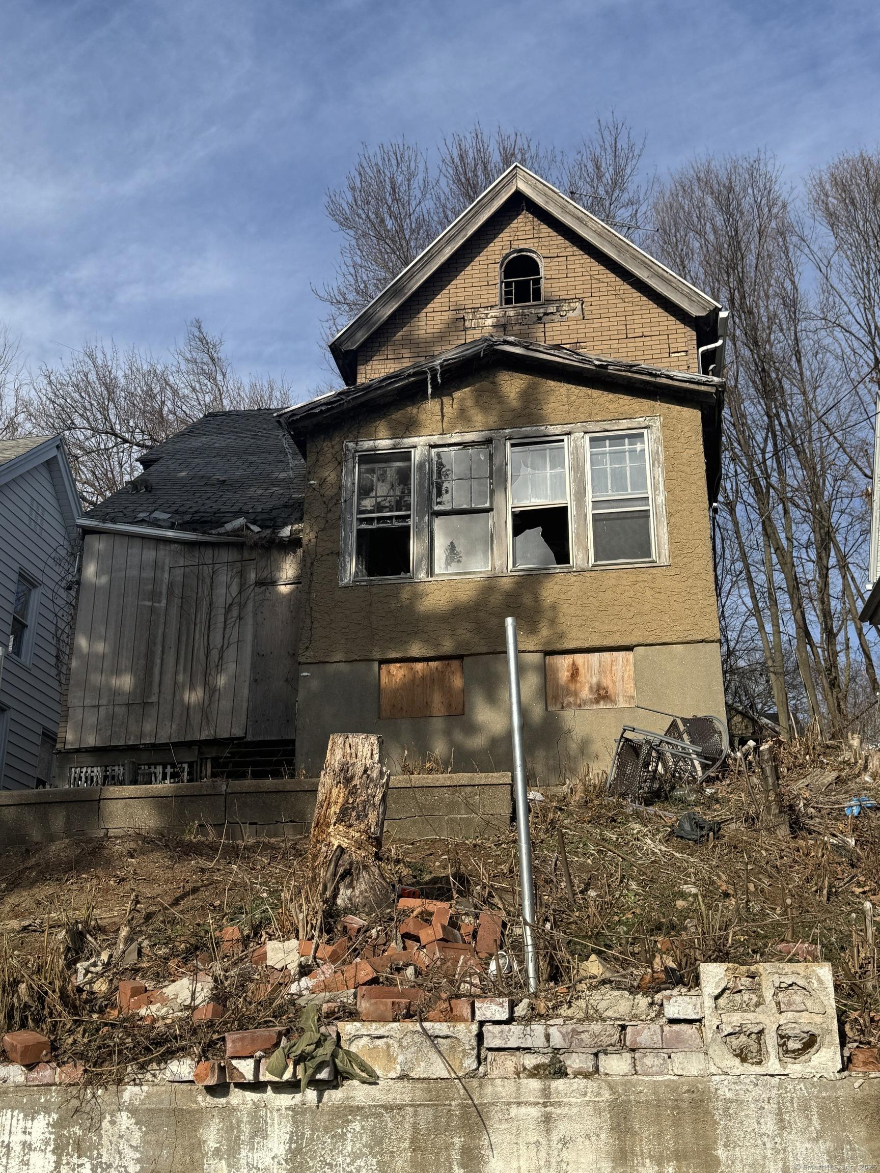 Easton Ave, Waterbury, CT 06704