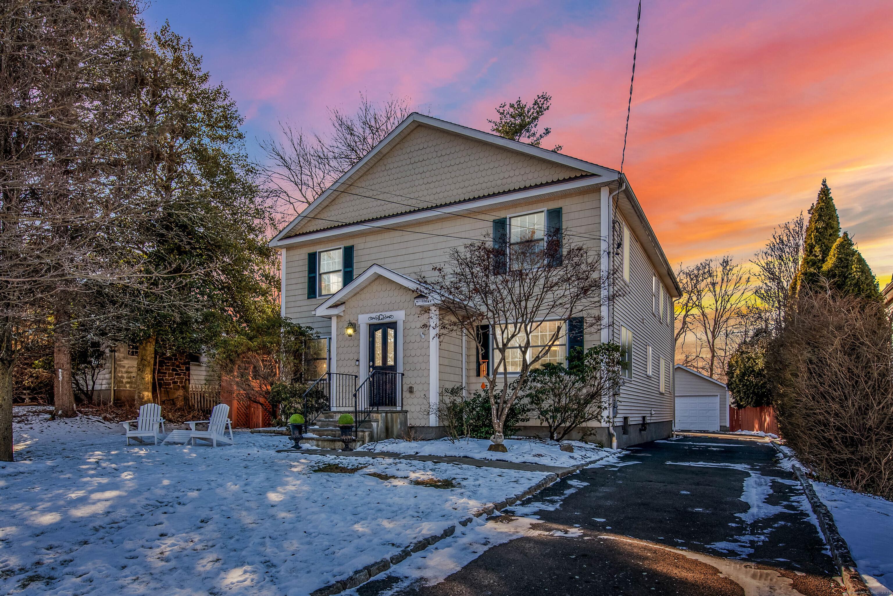 Mayfair Rd, Fairfield, CT 06824