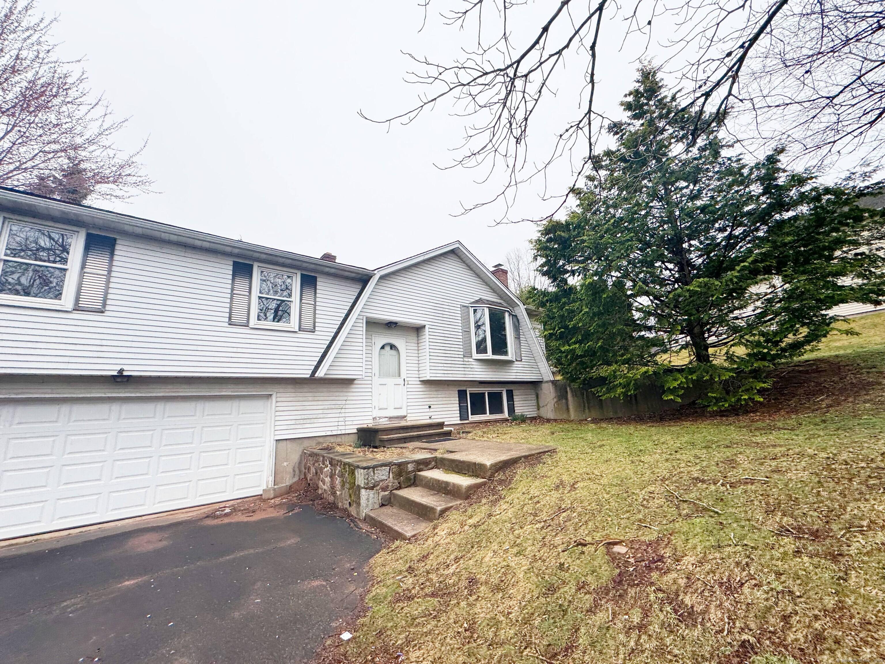 Kish Pl, Wallingford, CT 06492
