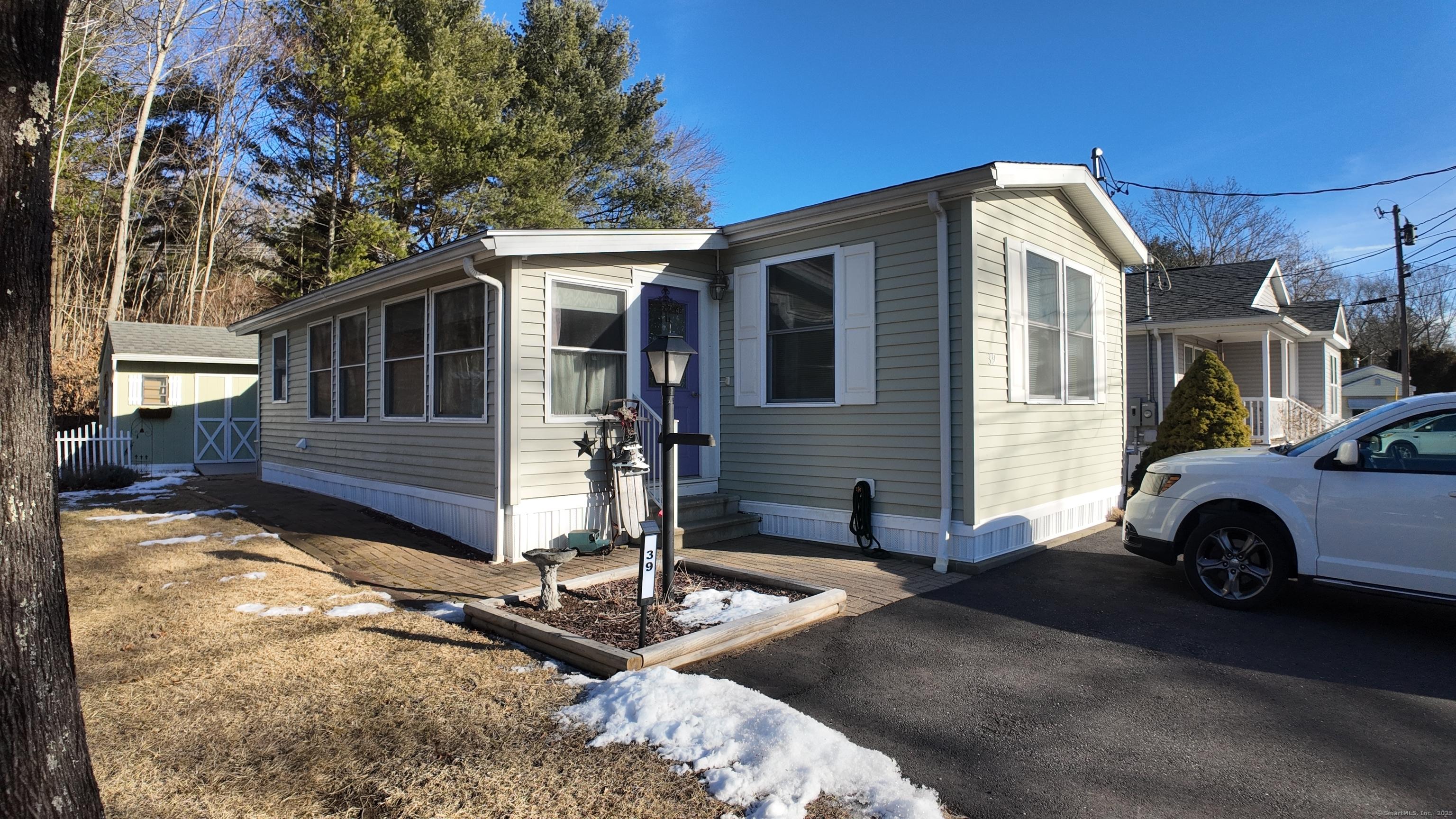 Maplewood Rd, Storrs Mansfield, CT 06268