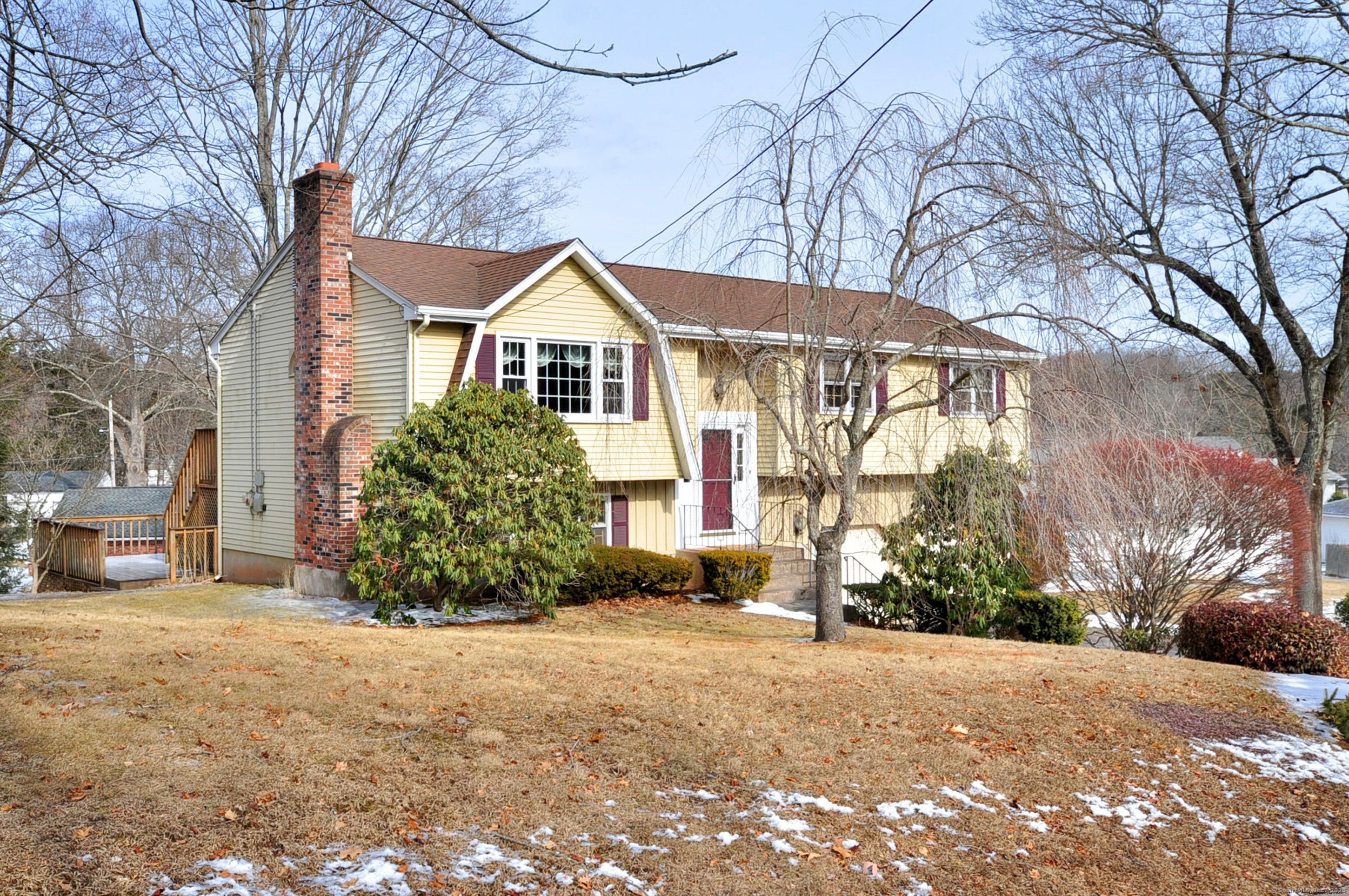Pilgrim Ln, Manchester, CT 06040