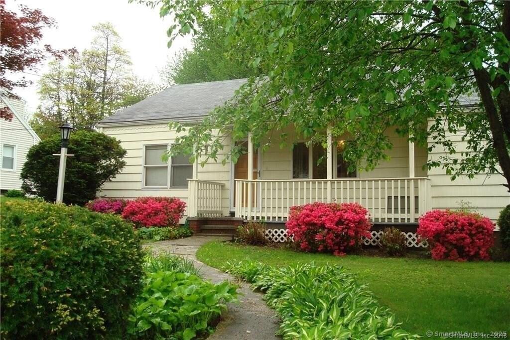 Sanford Dr, Shelton, CT 06484