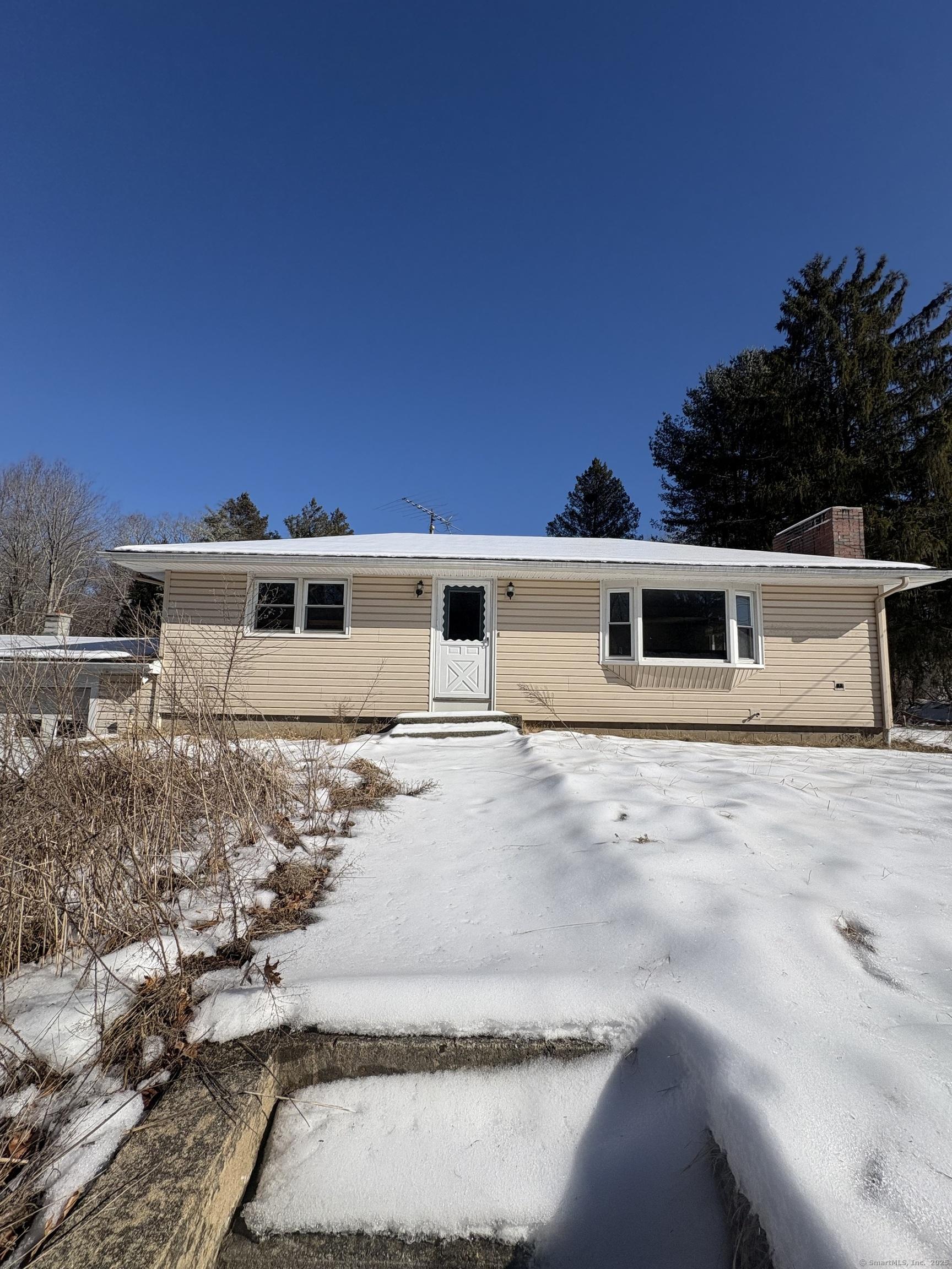 Oak Ridge Dr, Colchester, CT 06415