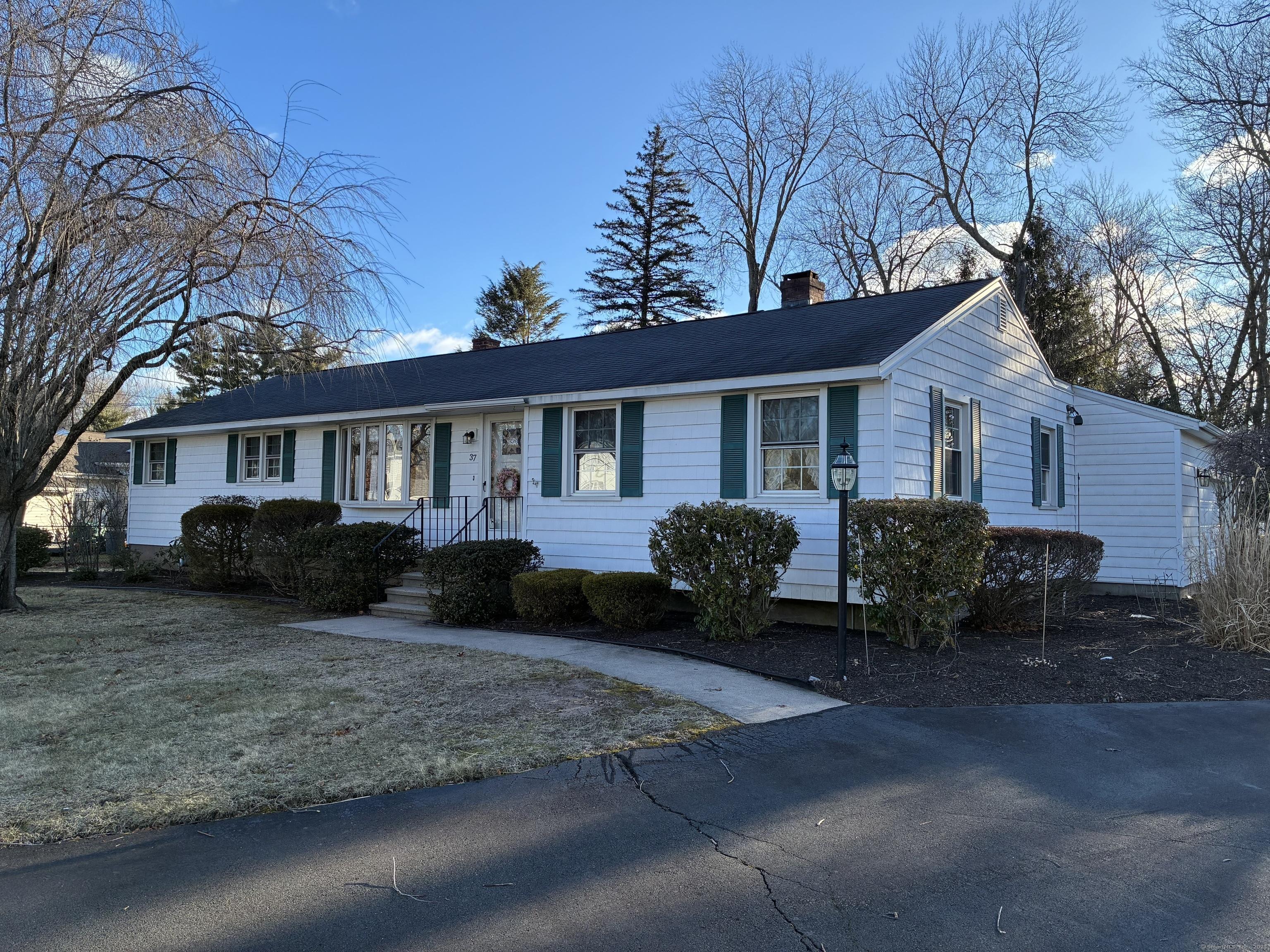 Country Way, North Haven, CT 06473