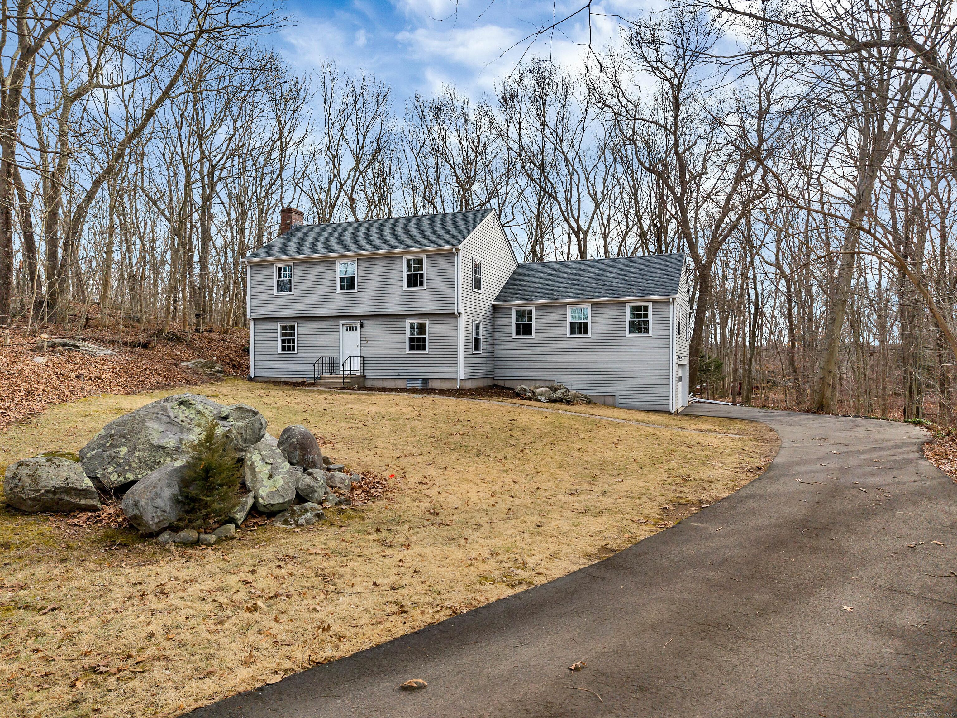 Nutmeg Ln, Essex, CT 06426