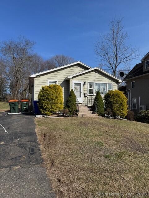 Graveline Ave, Meriden, CT 06451