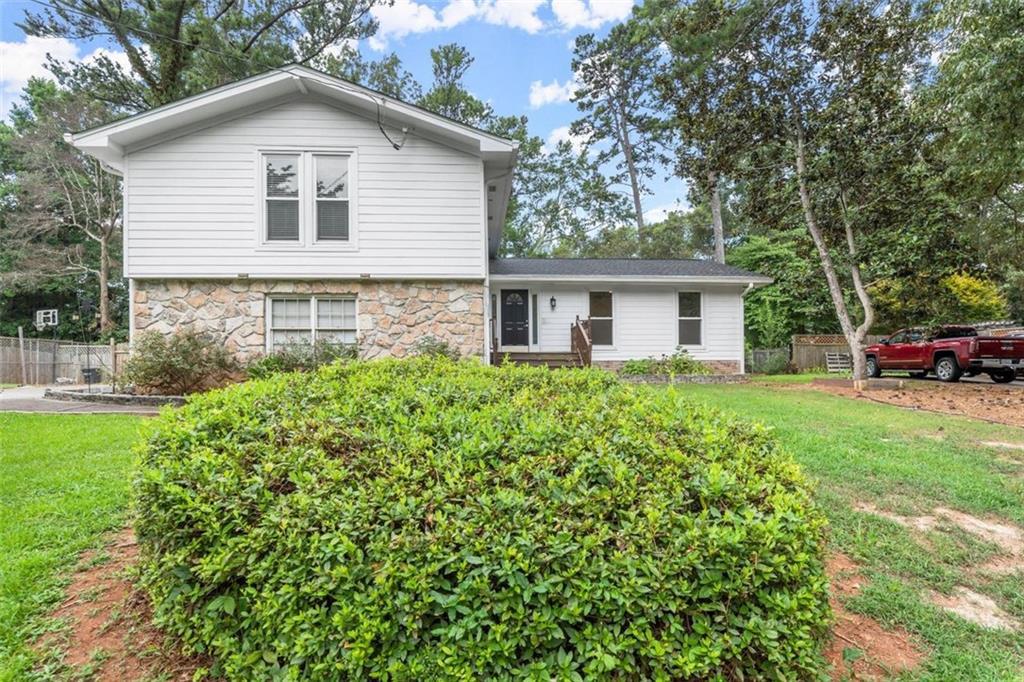 E Riverbend Dr Sw, Lilburn, GA 30047