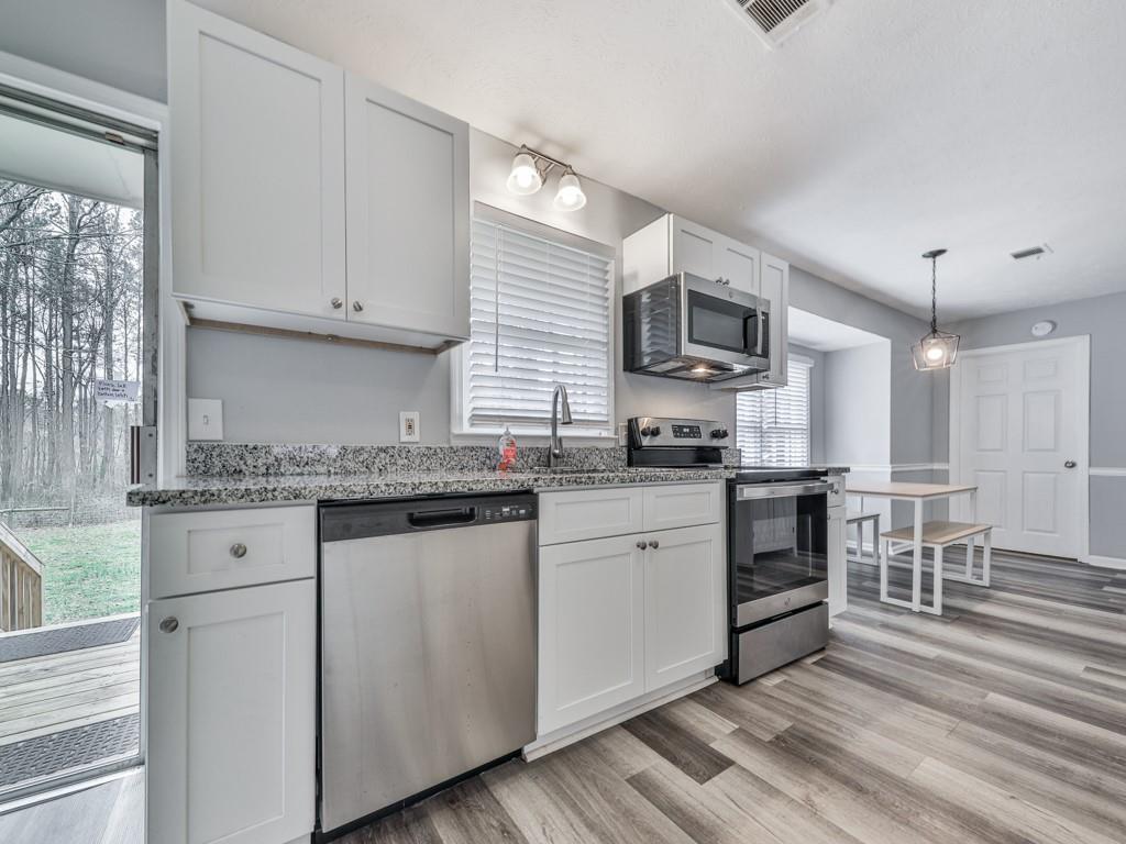 Henson Cir, Carrollton, GA 30117
