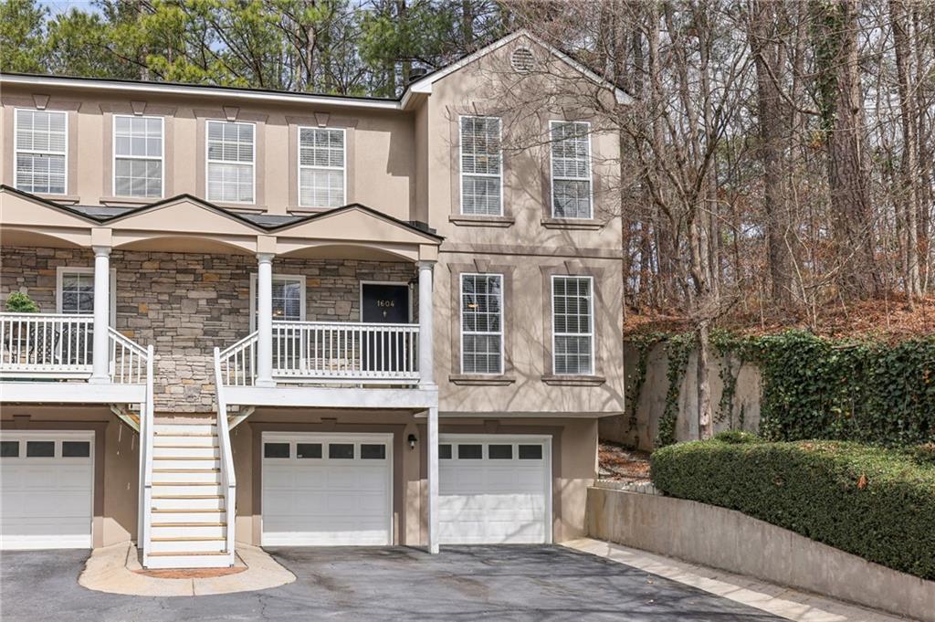 Masons Creek Cir, Sandy Springs, GA 30350