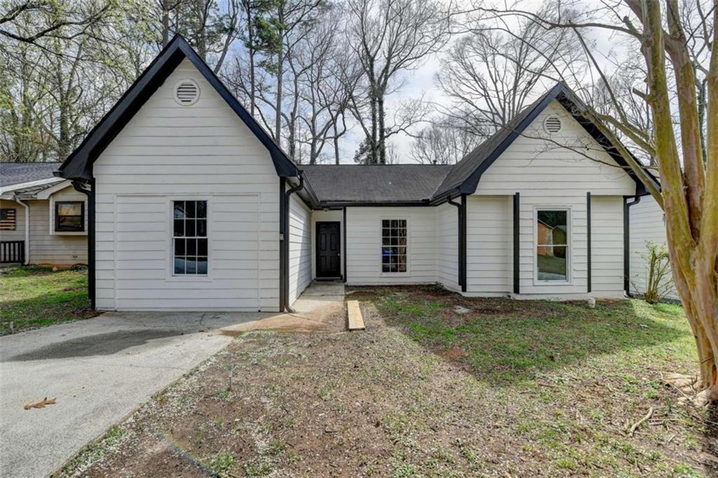 Ridge Forest Dr, Stone Mountain, GA 30083
