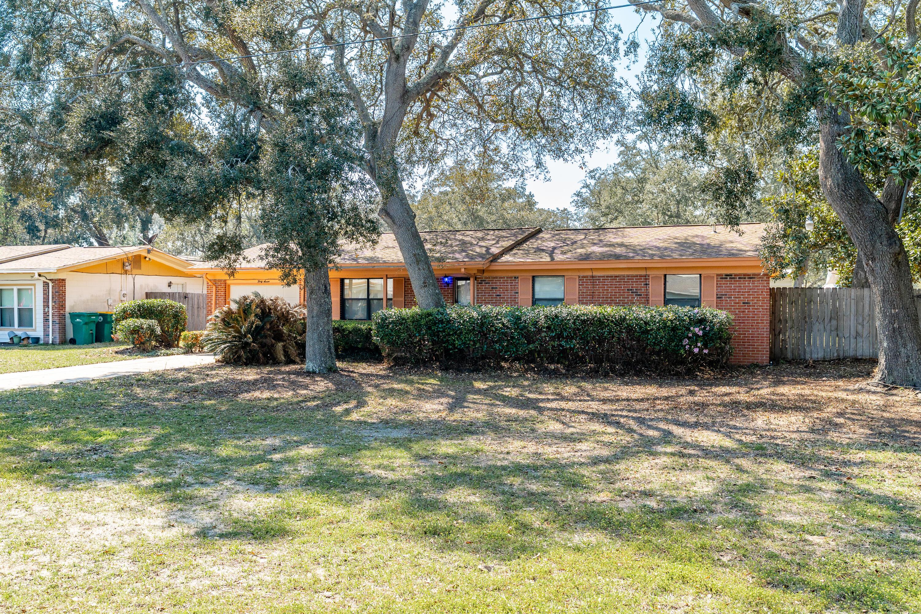 11th St, Shalimar, FL 32579