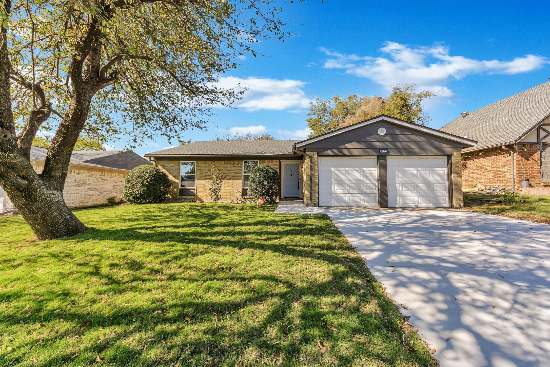 Denise Dr, Haltom City, TX 76148