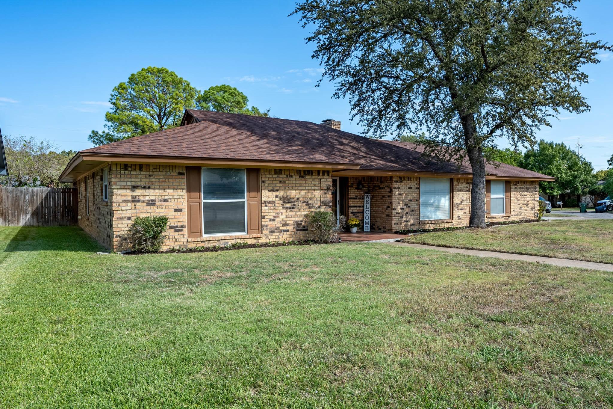 Grantmont Dr, Arlington, TX 76016