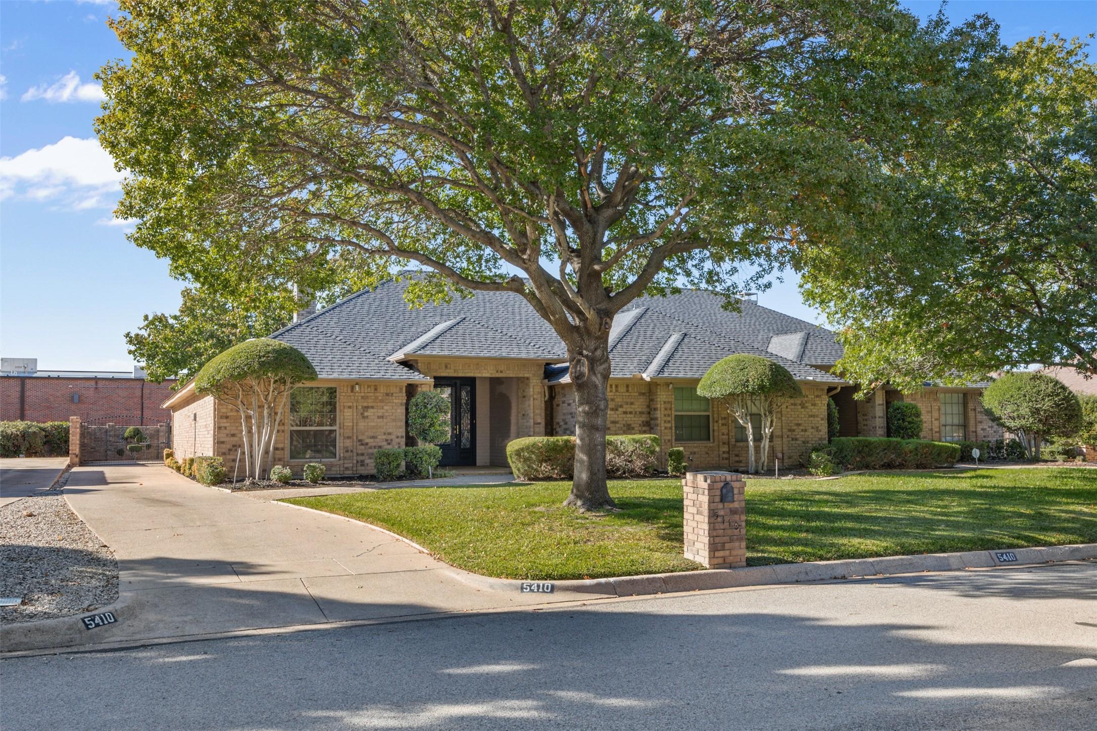 Ledgestone Dr, Fort Worth, TX 76132