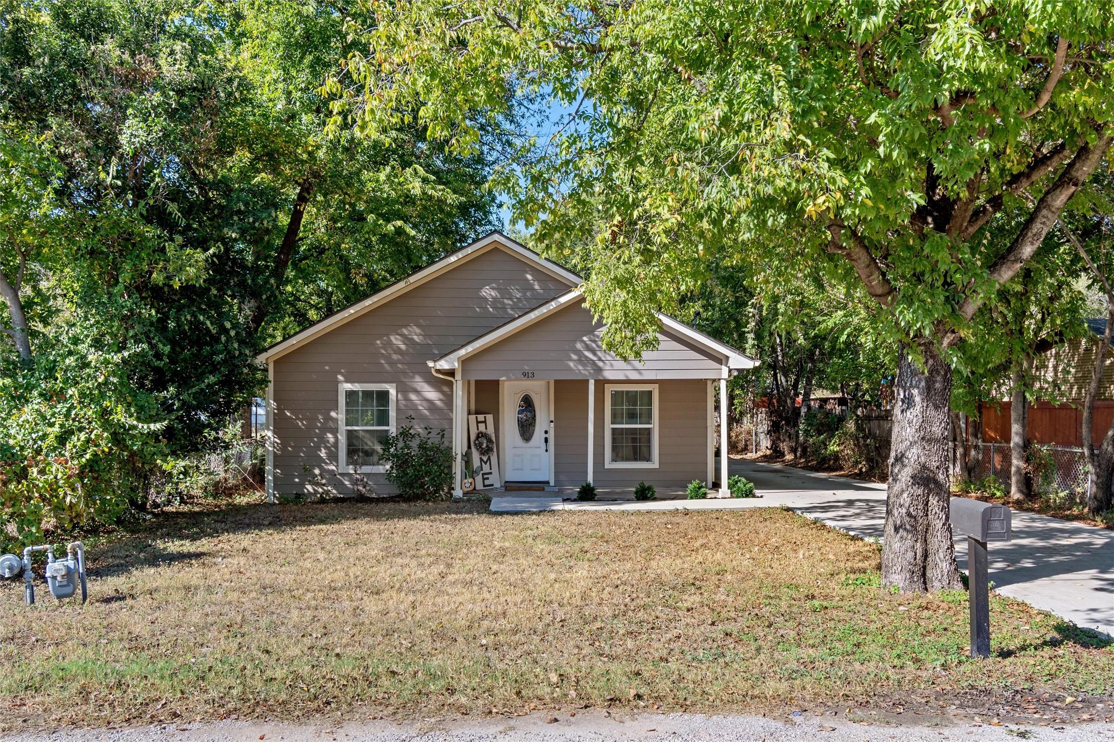 Nannette St, Fort Worth, TX 76114