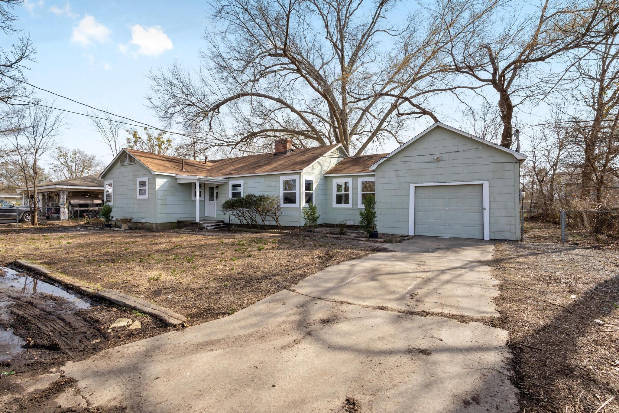 E 13th St, Bonham, TX 75418