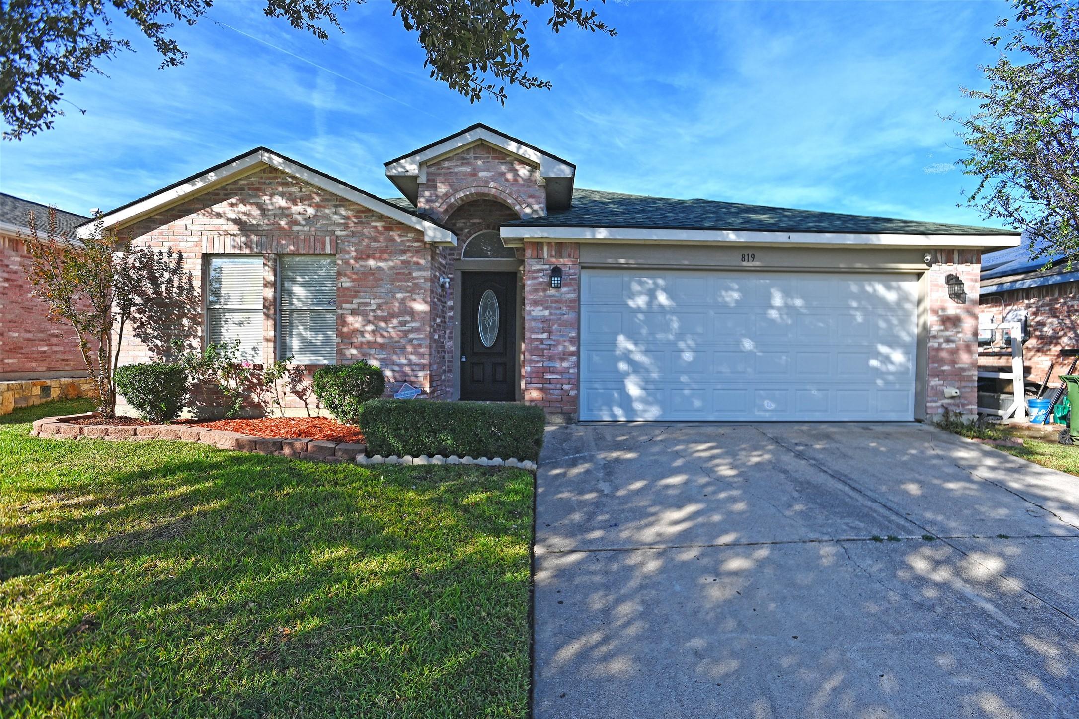 Langford Dr, Arlington, TX 76018