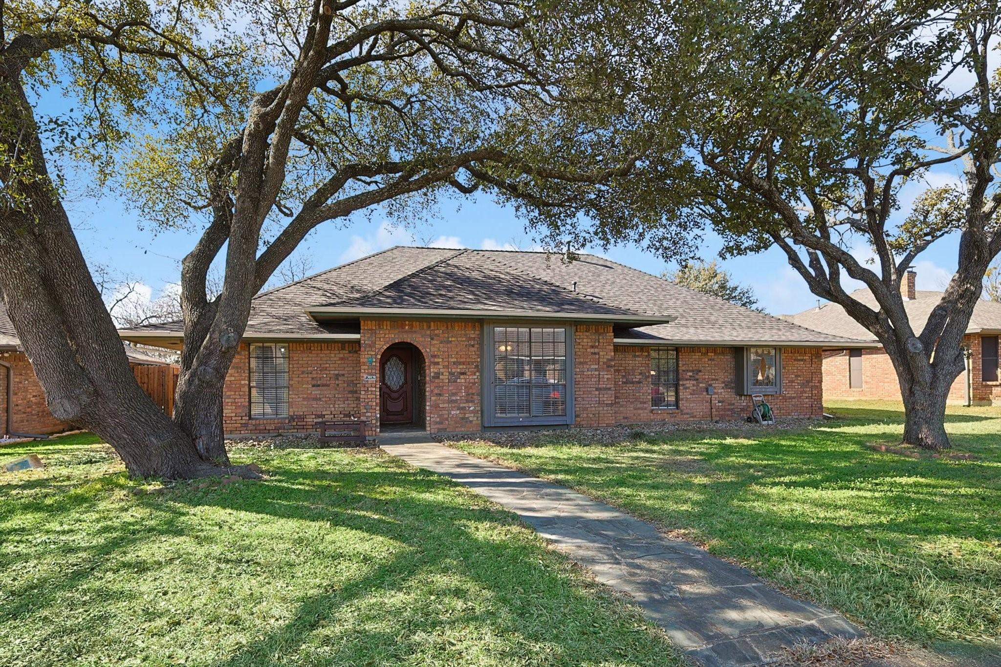 Ridge Dr, Lake Dallas, TX 75065