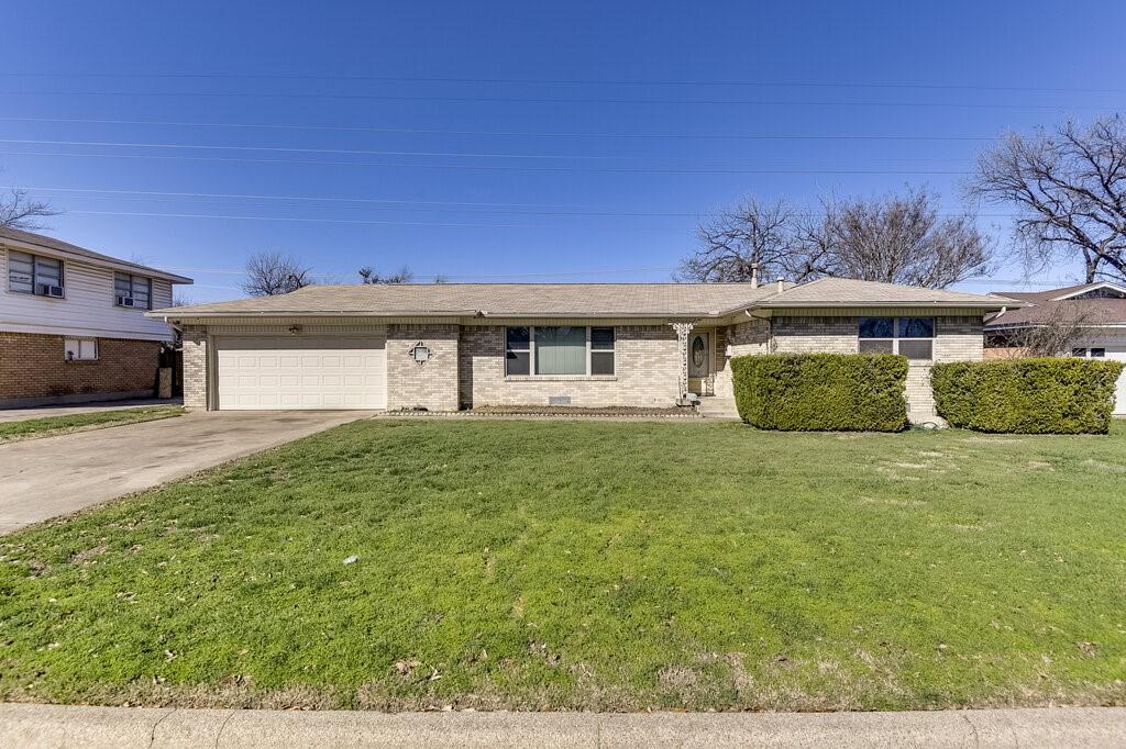 Jane Anne St, Haltom City, TX 76117