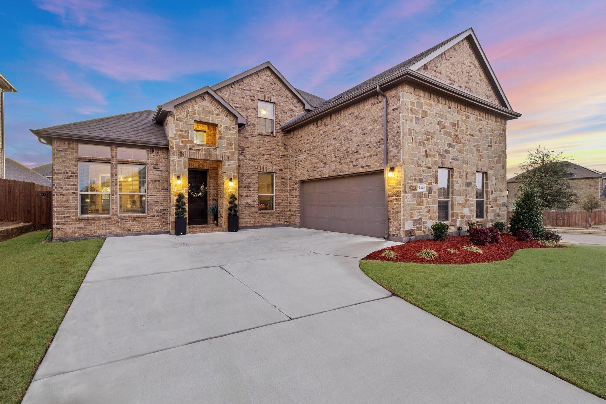 Azure Way, Arlington, TX 76001