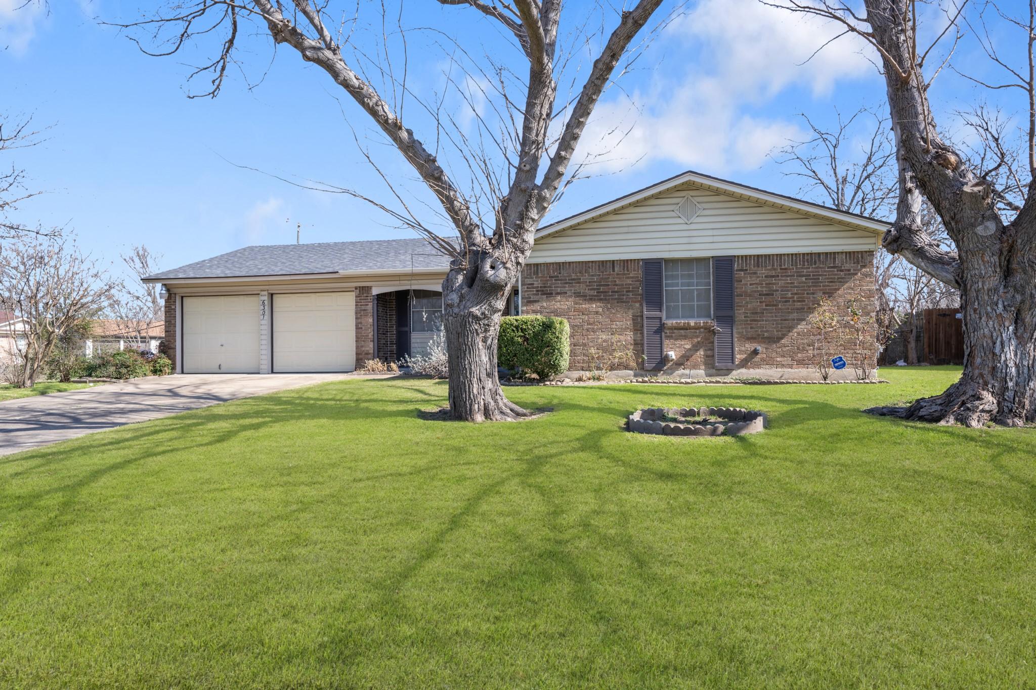 Regal Rd, Forest Hill, TX 76119