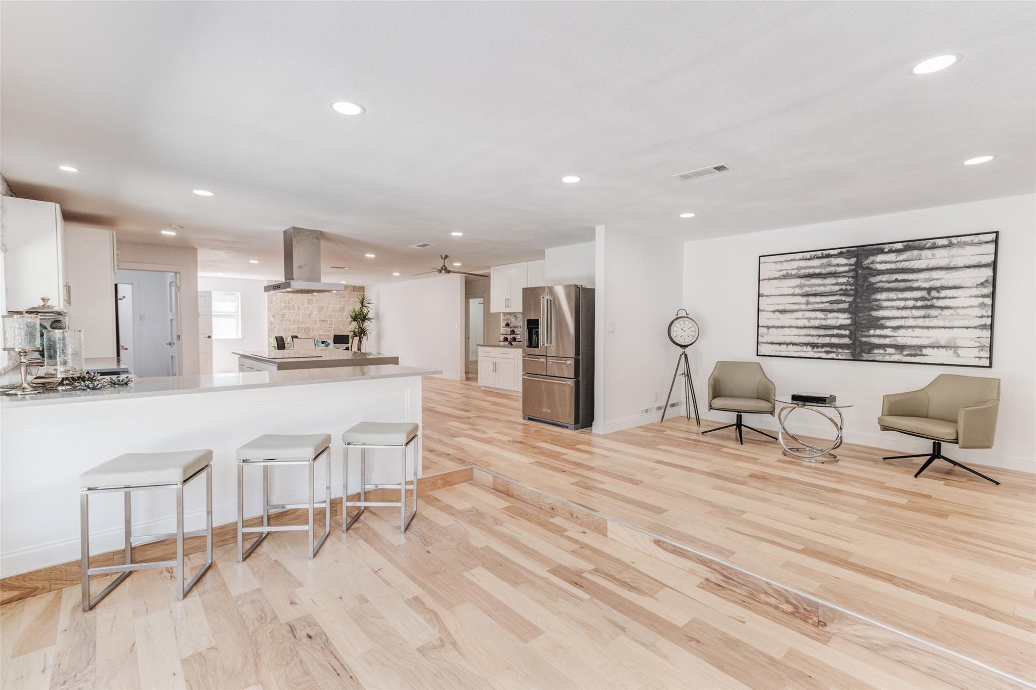 Vinecrest Dr, Dallas, TX 75229